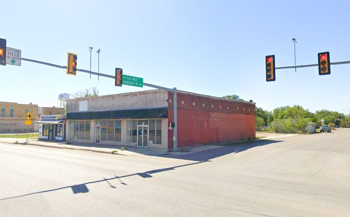 Pictures of Office, Retail property located at 1907 Avenue M, Hondo, TX 78861 for sales - image #1