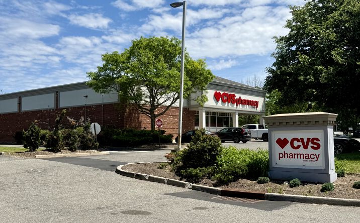 Pictures of Retail property located at 111 TERRY RD, SMITHTOWN, NY 11787 for sales - image #1