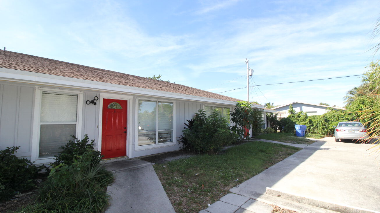 513 Pine Ridge Ave, Lantana, FL 33462