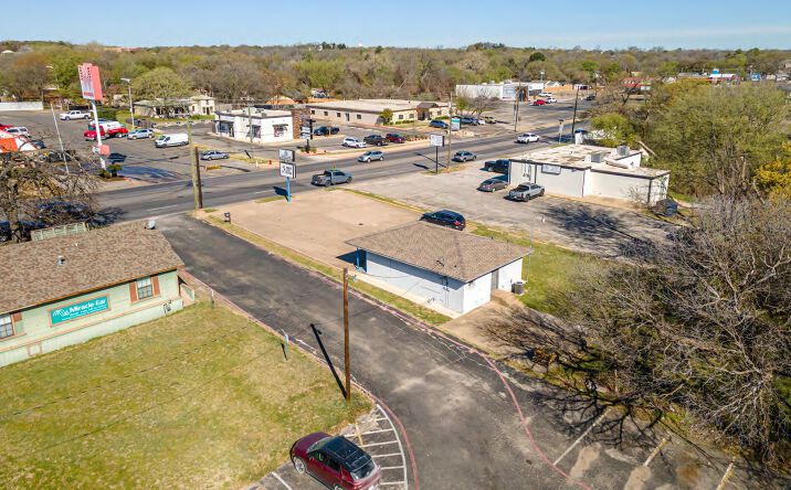 Pictures of Retail, Mixed Use, Land property located at 1207 S Main St, Weatherford, TX 76086 for sales - image #1