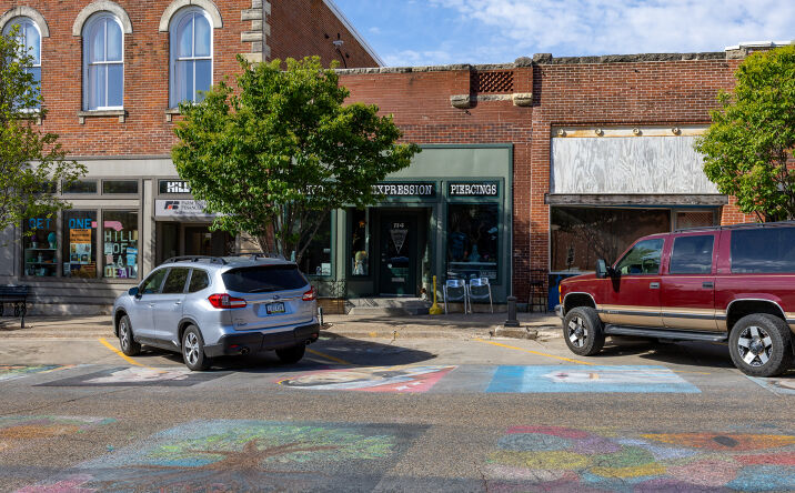 Pictures of Retail property located at 114-118 1st St SW, Mt Vernon, IA 52314 for sales - image #1
