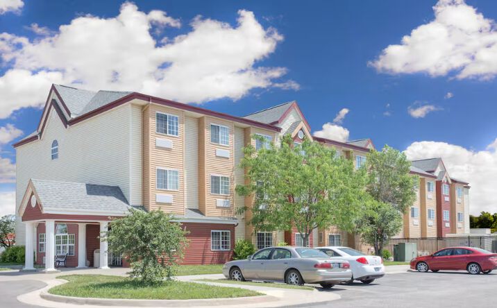 Pictures of Hospitality property located at 1420 North Lorraine Street, Hutchinson, KS 67501 for sales - image #1
