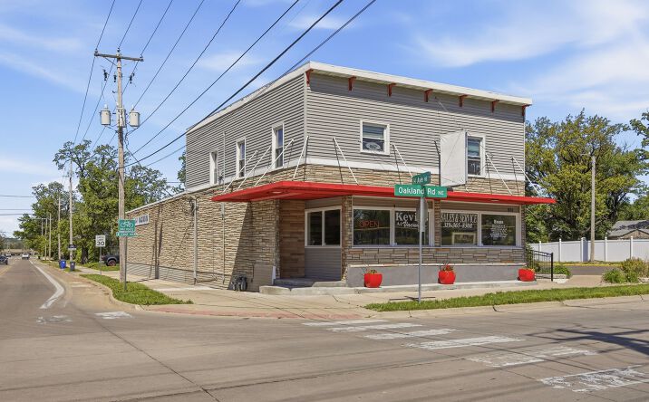 Pictures of Retail, Multifamily, Mixed Use property located at 901 Oakland Road Northeast, Cedar Rapids, IA 52404 for sales - image #1