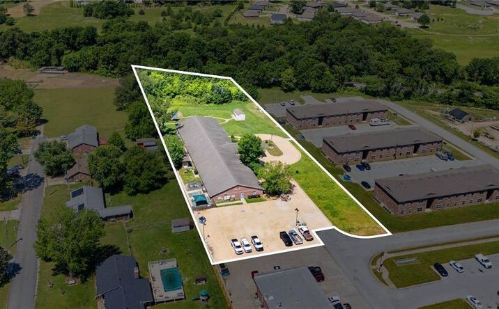 Pictures of Office property located at 185 Rebecca St, Gentry, AR 72734 for sales - image #1