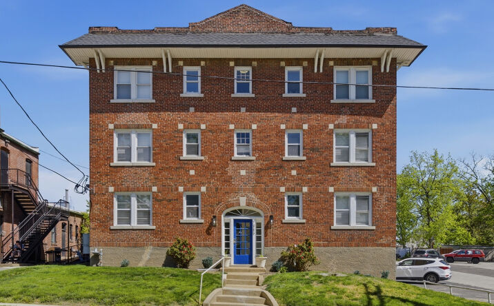 Pictures of Multifamily property located at 7389 Maple Avenue, Maplewood, MO 63143 for sales - image #1