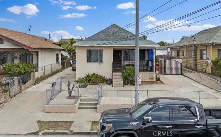 Pictures of Multifamily property located at 3065 E 6th, Los Angeles, CA 90023 for sales - image #1