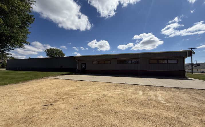 Pictures of Industrial property located at 2417 260TH AVE, DE WITT, IA 52742-9315 for sales - image #1