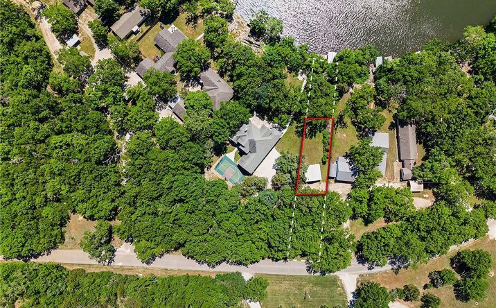 57 W Lake Road, Farlington