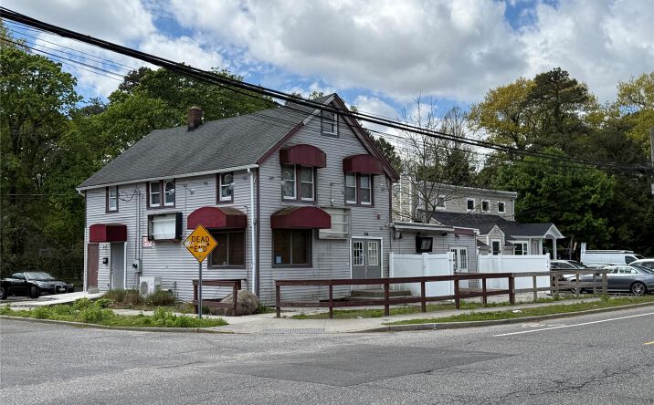 Pictures of Retail property located at 236 Union Avenue, Holbrook, NY 11741 for sales - image #1