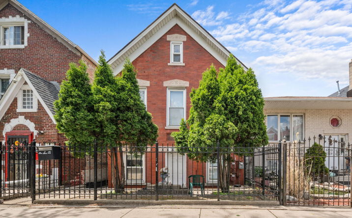 Pictures of Multifamily property located at 2250 S Sacramento Avenue, Chicago, IL 60623 for sales - image #1