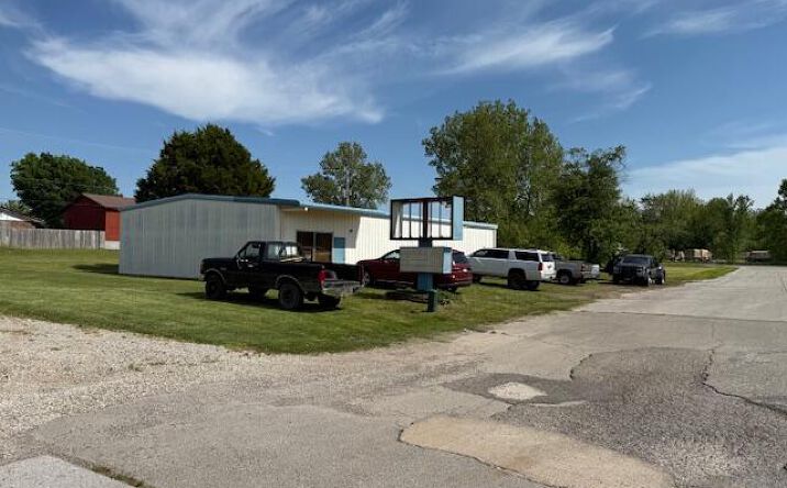 Pictures of Retail property located at 522 Sycamore Avenue, Aurora, MO 65605 for sales - image #1