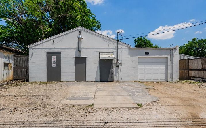 Pictures of Industrial property located at 2905 Bryan Avenue, Fort Worth, TX 76104 for sales - image #1