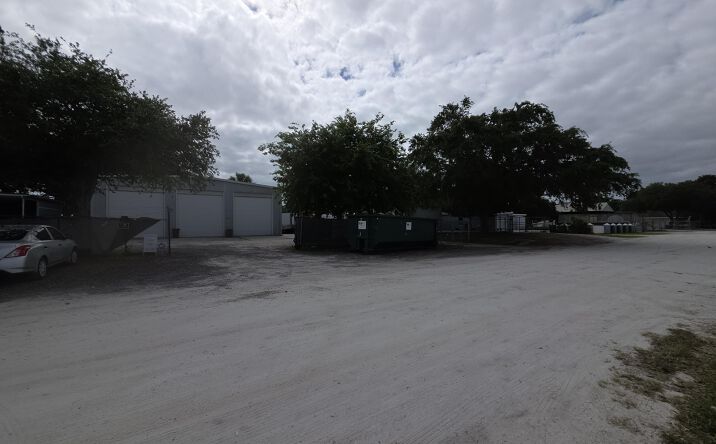 Pictures of Industrial, Retail, Office property located at 806 SW 11th Dr Drive SW, Vero Beach, FL 32962 for sales - image #1
