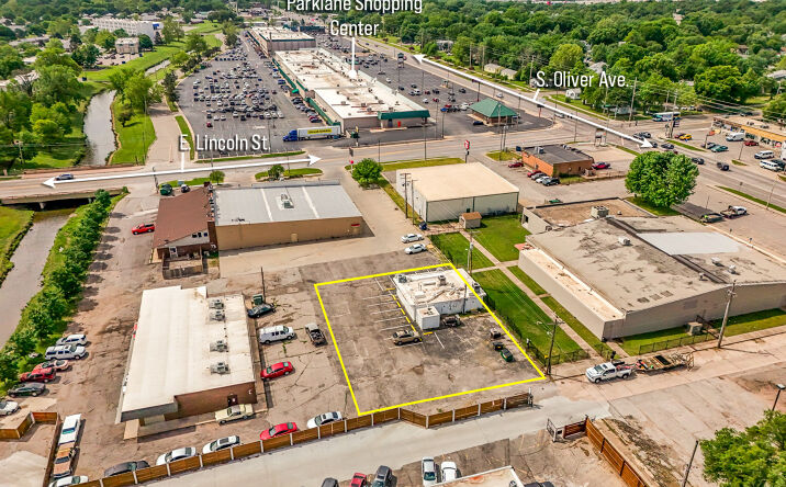Pictures of Retail property located at 4834 E LINCOLN ST, WICHITA, KS 67218-2449 for sales - image #1