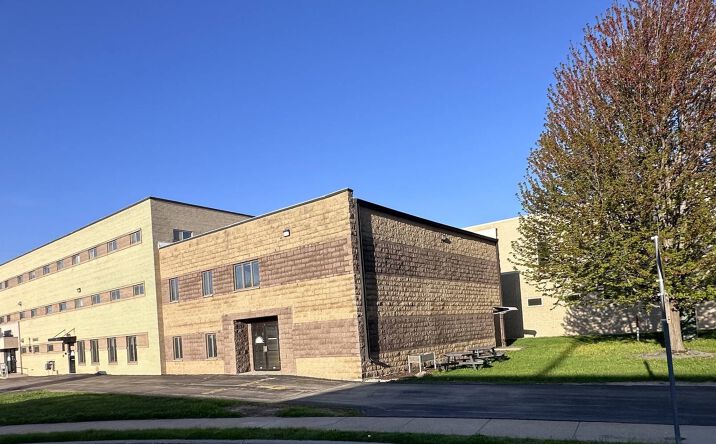 Pictures of Hospitality, Special Purpose, Office property located at 424 WASHINGTON AVE, OSHKOSH, WI 54901-5044 for sales - image #1