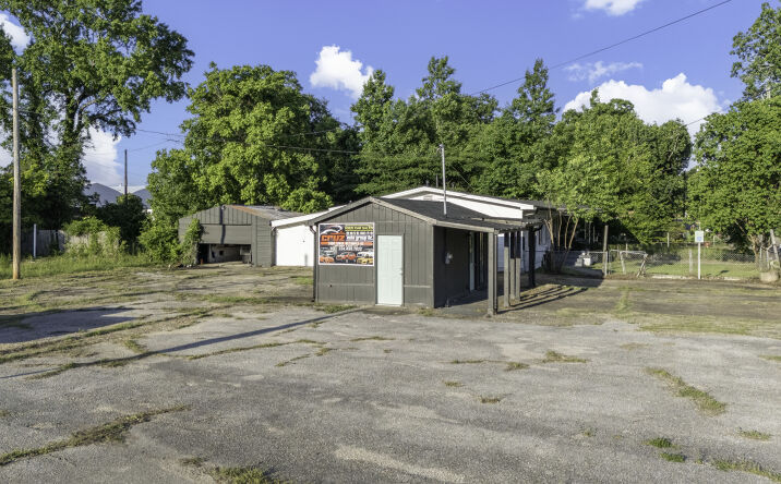 Pictures of Retail, Mixed Use property located at 3300 LOWER WETUMPKA RD, MONTGOMERY, AL 36110-1727 for sales - image #1