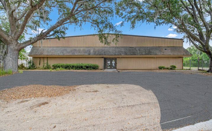 Pictures of Industrial property located at 1031 Northeast 16th Street, Ocala, FL 34470 for sales - image #1
