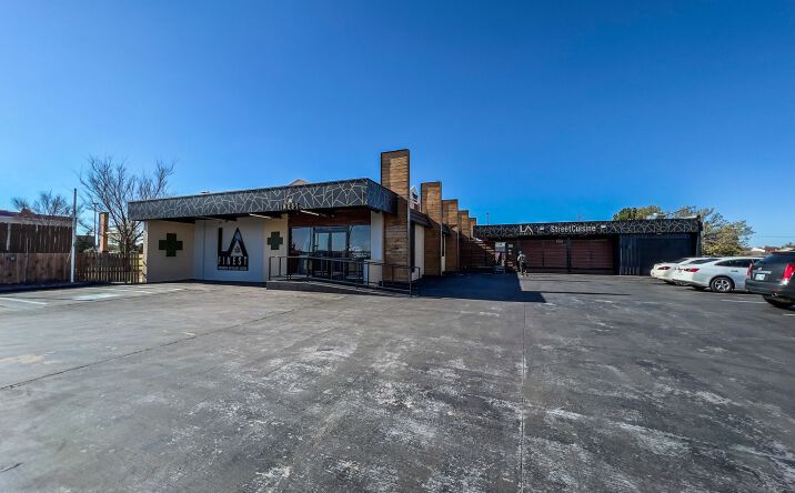Pictures of Retail property located at 5708 Northwest Expressway, Warr Acres, OK 73132 for sales - image #1