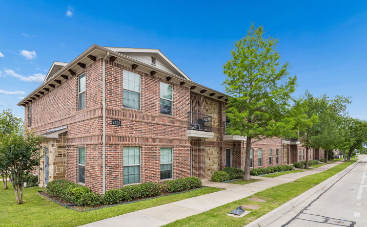 Pictures of Multifamily property located at 2505 W HICKORY ST, DENTON, TX 76201-5471 for sales - image #1