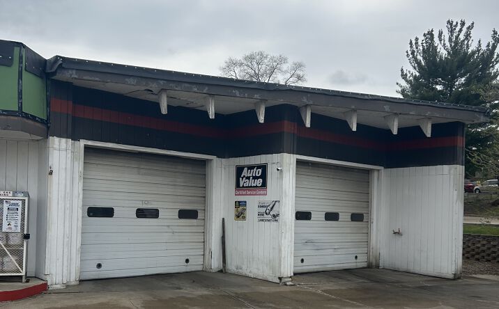 Pictures of Retail property located at 6400 Douglas Avenue, Urbandale, IA 50322 for sales - image #1