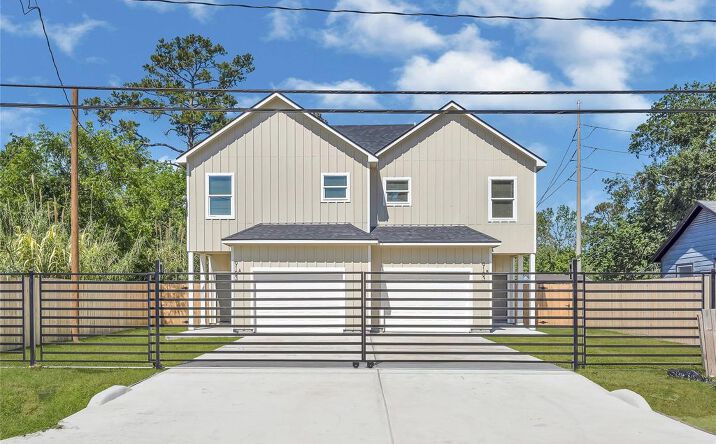 Pictures of Multifamily property located at 9103 Grady Street #A / B, Houston, TX 77016 for sales - image #1