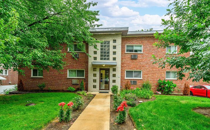 Pictures of Multifamily property located at 2000 Bellevue Avenue, St. Louis, MO 63143 for sales - image #1