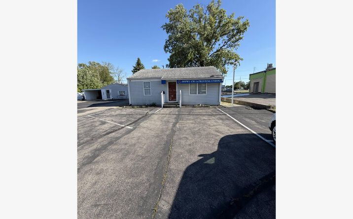 Pictures of Retail, Office property located at 2207 Fowler Street, Anderson, IN 46012 for sales - image #1