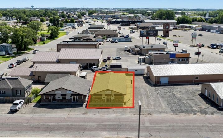 Pictures of Retail, Office, Mixed Use property located at 810 S MAPLE, WATERTOWN, SD 57201-4851 for sales - image #1