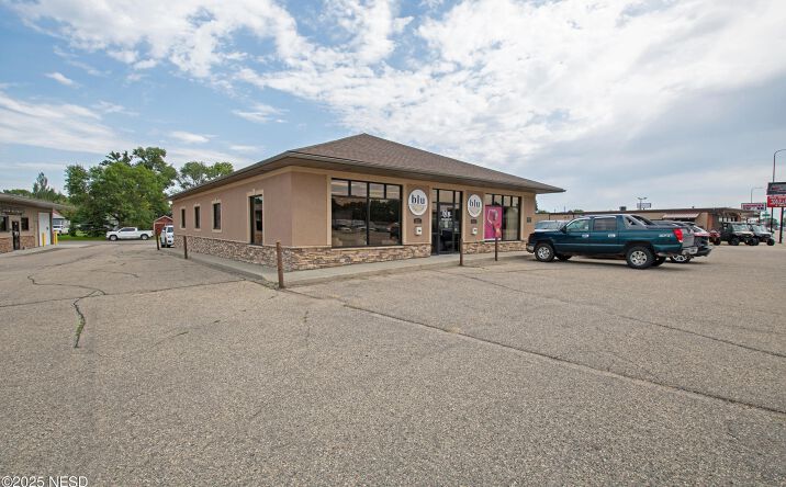 Pictures of Retail, Office, Mixed Use property located at 211 9th Avenue Southeast, Watertown, SD 57201 for sales - image #1