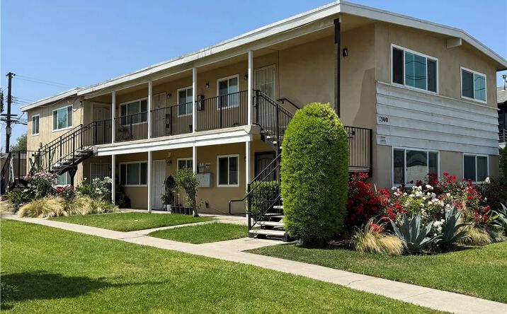 Pictures of Multifamily property located at 1300 W Valencia, Fullerton, CA 92833 for sales - image #1