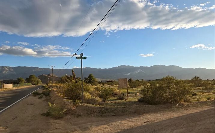 Pictures of Land property located at 9966 Trade Post, Lucerne Valley, CA 92356 for sales - image #1