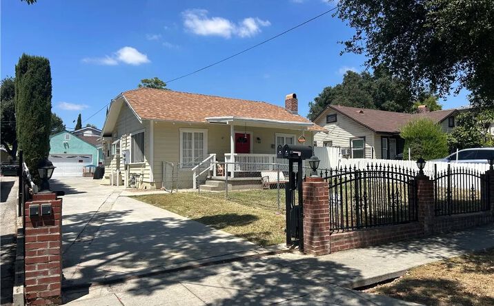Pictures of Multifamily property located at 67 N Oak, Pasadena, CA 91107 for sales - image #1
