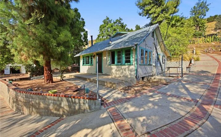 Pictures of Multifamily property located at 10064 Sunland Boulevard, Sunland, CA 91040 for sales - image #1