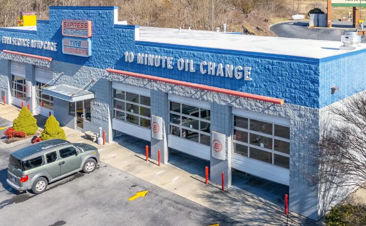 Pictures of Retail property located at 3855 Fort Henry Drive, Kingsport, TN 37663 for sales - image #1