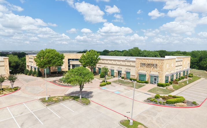 Pictures of Office property located at 2005 NE Green Oaks Blvd, Arlington, TX 76006 for sales - image #1