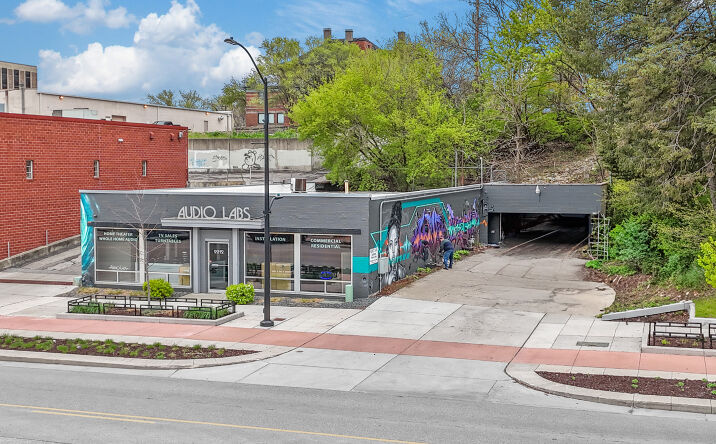 Pictures of Retail property located at 2212 Ingersoll Ave, Des Moines, IA 50312 for sales - image #1