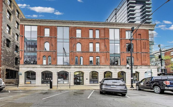 Pictures of Multifamily, Office property located at 200 W Superior Street, Chicago, IL 60654 for sales - image #1