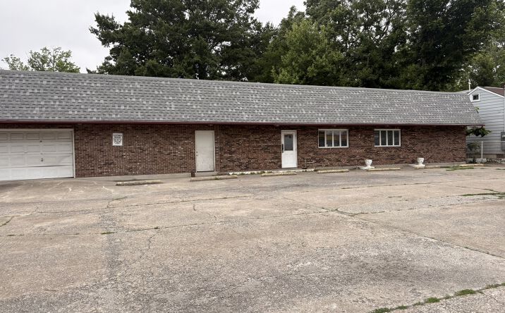 Pictures of Retail property located at 1201 N Main Street, Benton, IL 62812 for sales - image #1