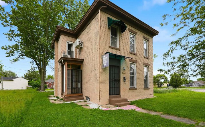 Pictures of Office property located at 613 E Lewis Street, Fort Wayne, IN 46802 for sales - image #1