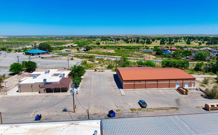 Pictures of Mixed Use, Office, Industrial property located at 2324 W Pierce Street, Carlsbad, NM 88220 for sales - image #1