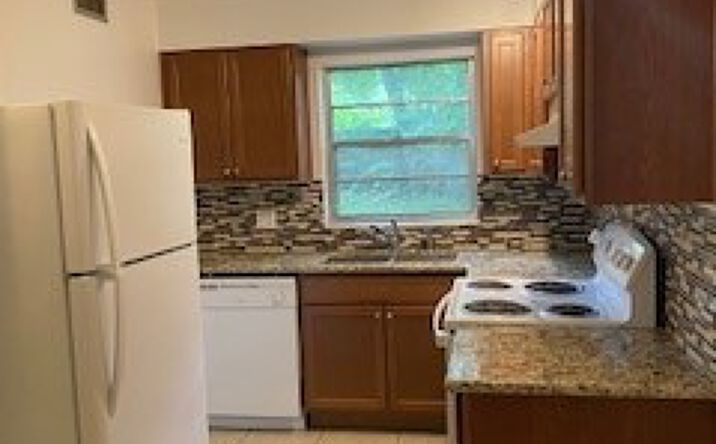 Pictures of Multifamily property located at 1307 Cook St, DeLand, FL 32724 for sales - image #1