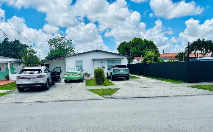 Pictures of Multifamily property located at 3410 SW 89th Ct, Miami, FL 33165 for sales - image #1