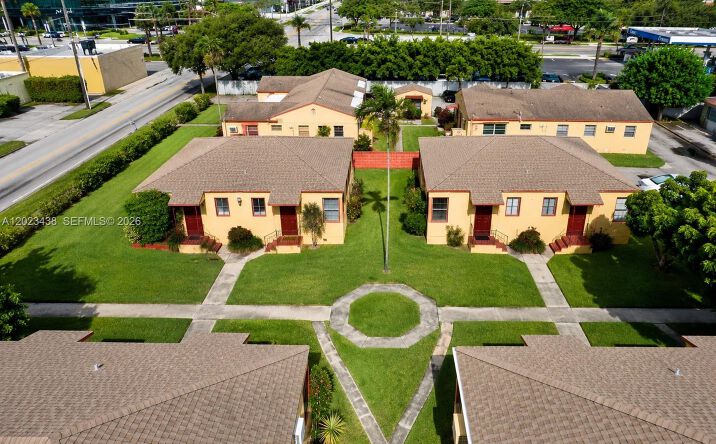 Pictures of Multifamily property located at 1723-1739 Moffett St, Hollywood, FL 33020 for sales - image #1