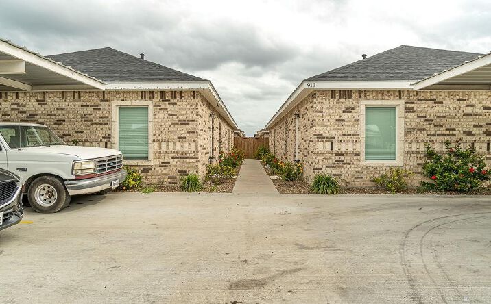 Pictures of Multifamily property located at 913 W Mahala Avenue, Mission, TX 78573 for sales - image #1
