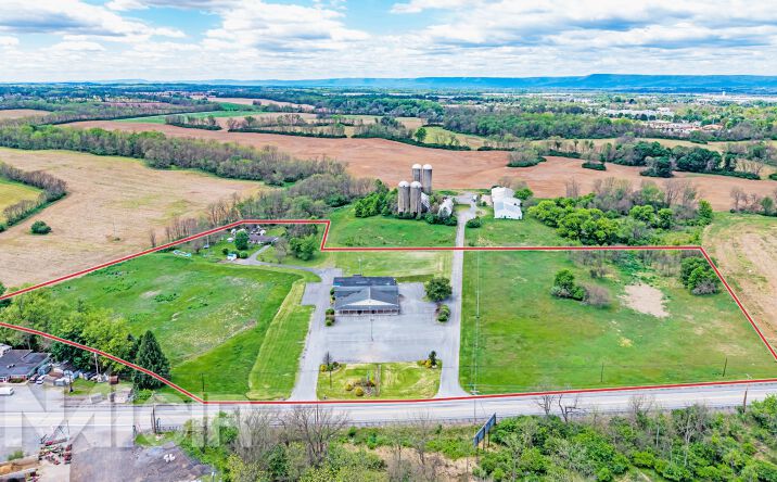 Pictures of Retail property located at 1446 Holly Pike, Carlisle, PA 17015 for sales - image #1