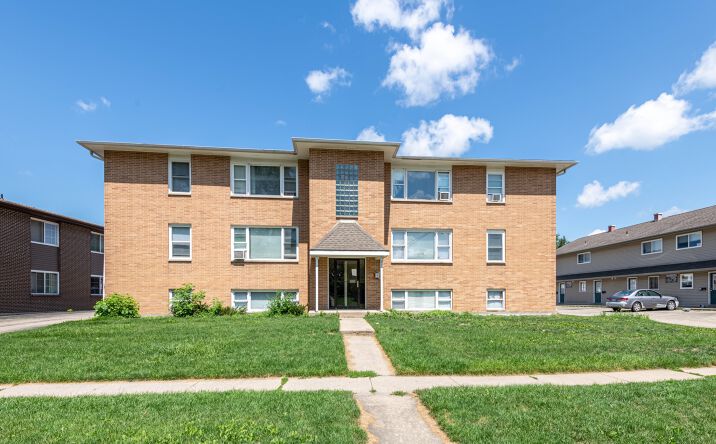Pictures of Multifamily property located at 819, 831 & 837 Hillcrest Dr., Dekalb, IL 60115 for sales - image #1