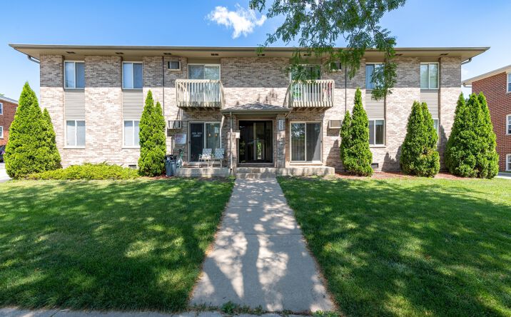 Pictures of Multifamily property located at 901, 915 & 927 W. Hillcrest Dr., Dekalb, IL 60115 for sales - image #1