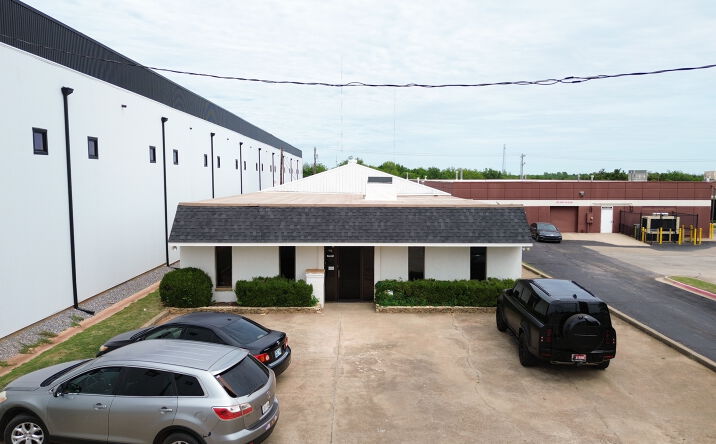 Pictures of Office, Industrial property located at 7624 Broadway Ext, Oklahoma City, OK 73116 for sales - image #1
