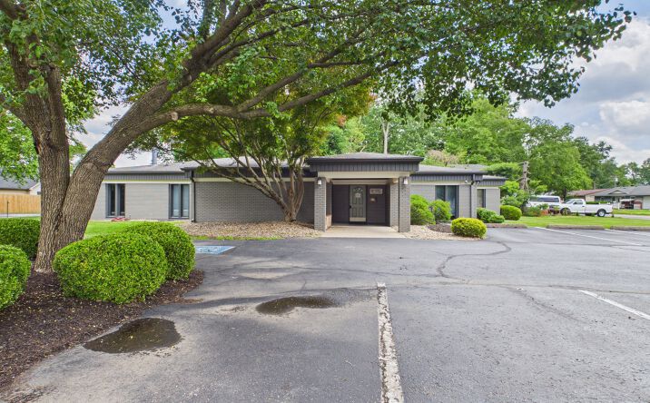 Pictures of Office property located at 914 Springdale Drive, Jeff, IN 47130 for sales - image #1