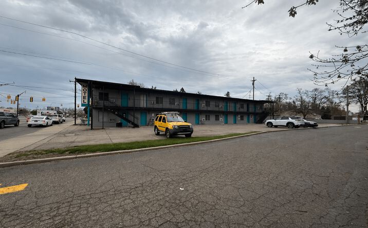 Pictures of Hospitality property located at 111 W 12 Mile Rd, Royal Oak, MI 48073 for sales - image #1